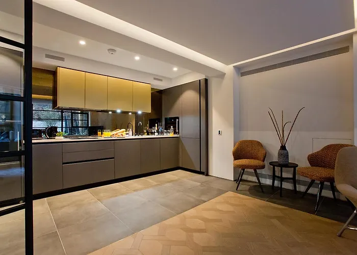 Luxury Royalty Mews